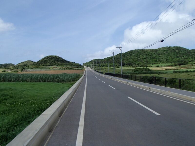石垣島の東側の道