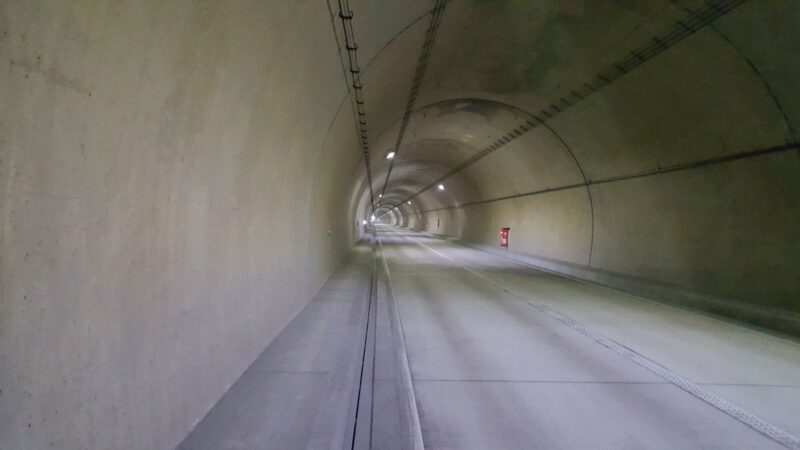 松姫トンネルの内部
