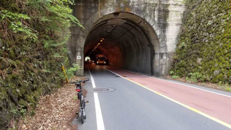 奥多摩湖前のトンネル