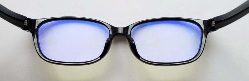 PCメガネの反射光は青い